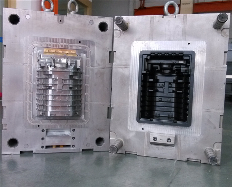 gas-asisted injection mold